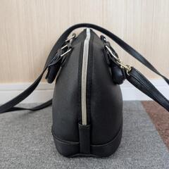 黒のショルダーバックの画像