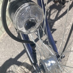 自転車27インチ、外装6段変速、　　　オートライト、アルミニウム籠，後ろ荷台付き、リアライト付き、　サイモト自転車株式会社製、ブリヂストン製ワイア鍵付きの画像