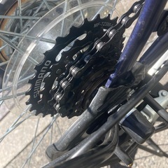 自転車27インチ、外装6段変速、　　　オートライト、アルミニウム籠，後ろ荷台付き、リアライト付き、　サイモト自転車株式会社製、ブリヂストン製ワイア鍵付きの画像