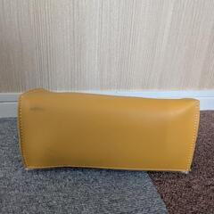 黄色のバックの画像