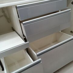 リユースのサカイ栃木店★ジモティ割あり★  食器棚 ホワイト×シルバー W139×D55.5×H200.5 クリーニング済み TC9847の画像