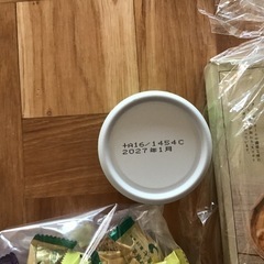 レトルトカレー、お菓子類の画像