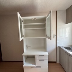 食器棚の画像