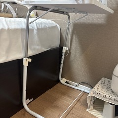 白　ミニテーブル　パソコン作業可能の画像