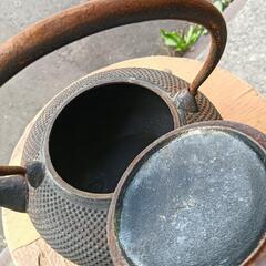 大きい鉄瓶の画像