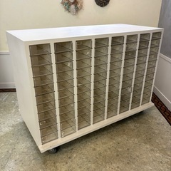 こちらは、受付終了致しました。棚 什器 キャビネット (両サイド収納可能/176ケース)  キャスター付きの画像