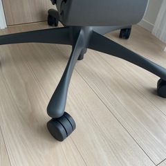 ハーマンミラー エンボディチェア ヘッドレスト付の画像