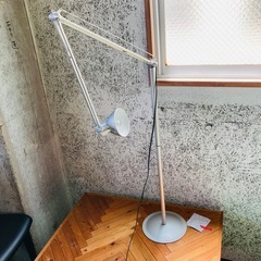 フロアスタンド　スタンドライト　フロアライト　照明器具　間接照明の画像