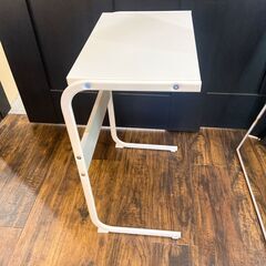 IKEA イケア BRUKSVARA ブルクスヴァーラ サイドテーブル ホワイトの画像