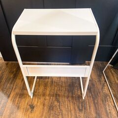 IKEA イケア BRUKSVARA ブルクスヴァーラ サイドテーブル ホワイトの画像