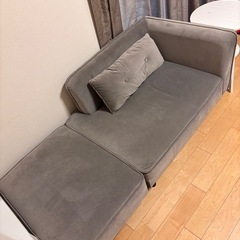 LOWYA ベルベット調ソファの画像
