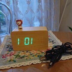 【ほぼ新品】デジタル置き時計の画像