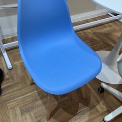 机と椅子セットの画像