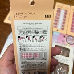 新品つけ爪とネイルシールまとめての画像