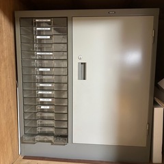 書類棚引出し付の画像