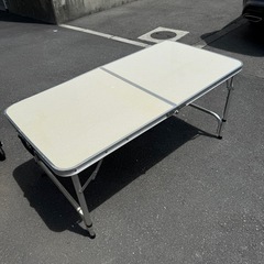 キャンプ用机の画像