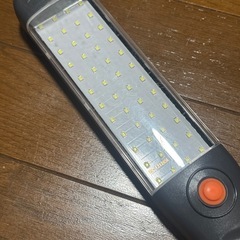 超明るい　4000mah 点灯時間６~12時間 大型 48LED 充電式 ワークライト 作業灯 バッテリー内蔵 ス マグネット 吊り下げフック付 懐中電灯 ハンディライト マグネット機能搭載 夜間作業/緊急対応 防災グッズの画像