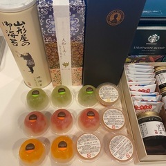 お菓子や海苔やお酒などいろいろの画像