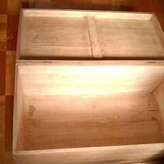 古い木製の茶箱の画像