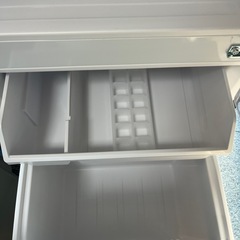 「美品」冷蔵庫AQUA23年135L2ドア右開き一人暮らし用仙台市内送料込みの画像