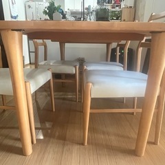オシャレなダイニングテーブル&チェアの画像