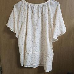 クミキョク　サーモンピンク　ドット柄　水玉　シフォンブラウス　フレア袖　Uネックの画像