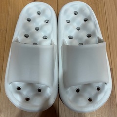 【サンダル】ニトリ　軽量サンダル(PK001 IV M)の画像