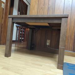こたつ付きテーブルの画像