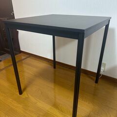 IKEAの黒色のダイニングテーブル(小さめ) を譲りますの画像