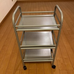 キャスター付きラックの画像