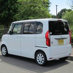 車検Ｒ８年４月１０日　Ｎ－ＢＯＸ　新型JF3　ホンダセンシングシステム　パワスラ　希少パール　低燃費　ナビ　Bカメラの画像