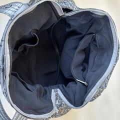 CHANEL アンリミテッド　グレー ロゴプリント トートバッグの画像