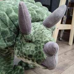 座れるぬいぐるみ トリケラトプスの画像