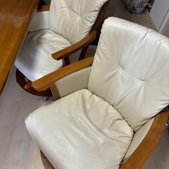 ダイニングテーブル　椅子2脚付き　✳︎ベンチは別売りの画像