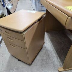 J8533【リユースのサカイ柏店】 学習机 ITOKI クリーニング済の画像