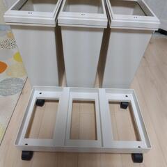 ごみ箱　ニトリ　ゴミ箱　20L×3連の画像