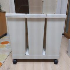 ごみ箱　ニトリ　ゴミ箱　20L×3連の画像
