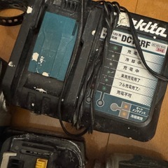 マキタ　充電式インパクトドライバー18V　TD172D   本体、充電器、バッテリー18v6.0Ah×2の画像