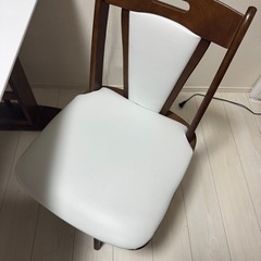 ダイニングテーブルの画像