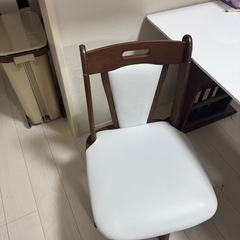 ダイニングテーブルの画像