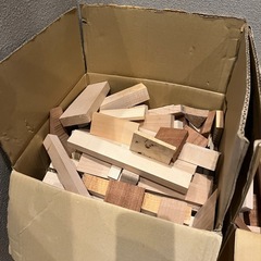 木っ端微塵の廃材の画像