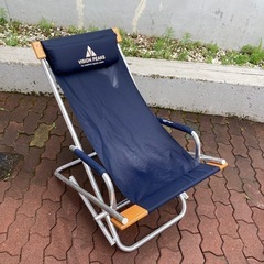 お話し中です。椅子とテーブルです。 の画像
