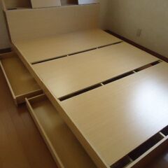 収納ベッド　ダブルサイズ　コンセント・宮付きの画像