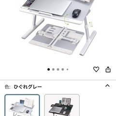 床上テーブルと椅子のセットの画像
