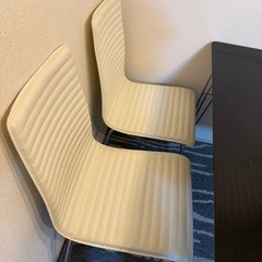 ダイニングテーブルの画像