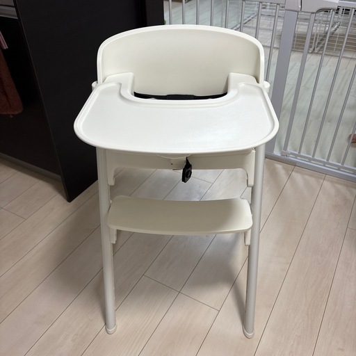 NOVUS ベビーチェア　ホワイト