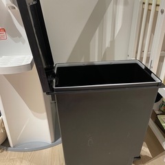 【受付終了】トンボ　30lペダル式ゴミ箱　の画像