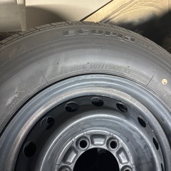 ハイエース　純正タイヤ、ホイールの画像