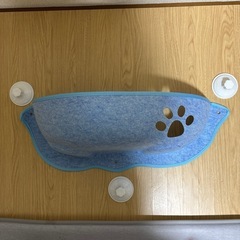 新品　未使用　ネコちゃん用　窓　吸盤取り付けハンモック(ブルー) 足跡右側の画像