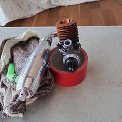 海外製RBブランドの１２クラス高性能2ストロークエンジン サイレンサー付きの画像